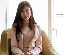 誰もが見惚れる美貌のラグジュアリーな女性を抱き寄せ未開発だった身体のエロスを開花させる濃密セックス