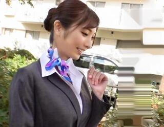 性欲ヤバすぎな２３歳ＣＡさんが制服姿のまま即ハメＳＥＸ♡パンスト引き裂かれてデカチンをねじ込まれると立ちバックでガチ絶頂