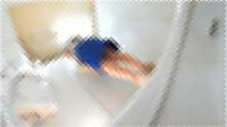 【脱糞】もう1歩前へ！と言いたくなる軟便ブチュブチュお姉さん…
