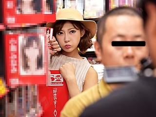 巨乳なAV嬢がファン獲得のために素人にいきなりプロの技を披露してあげて乱れ狂うことになる