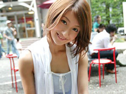 手マンのときに膣内に入っている男の指を自ら操作しGスポットにあてがわせる女