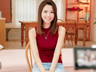 ≪デビュー≫ウクライナ系のクォーターの奥様がAVに♡30歳のスレンダーな人妻との不倫ナマSEX