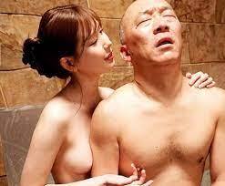 温泉相部屋逆NTR 会社では地味で大人しい部下の女子社員が豹変！