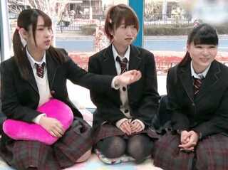 上京してきた修学旅行生をナンパ！巧みに口説いてセックス開始！ウブな女子学生が敏感ボディを露わに激しく乱れる