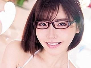 〈深田えいみ〉メガネをかけた美痴女に乳首も肉棒もきもちよく弄ってもらえて生ハメもできるなんて最高♥