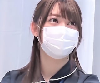 【マジックミラー号】腕を骨折したという男性のお悩み相談！仕事着に着替えた23歳のお姉さんが射精のお手伝い！【素人ナンパ】