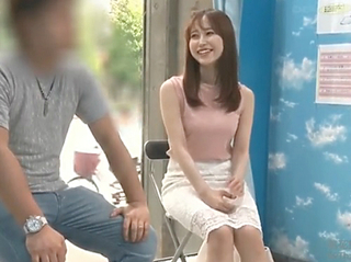 《人妻のスペンス乳腺マッサージ》「恥ずかしぃ♥」完全発情したスレンダー巨乳・爆乳若妻のローションで輝くおっぱいが最高！！