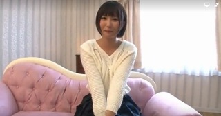 【ショート×美乳】ショートカットの美乳美少女・湊莉久！まずはオナニー。そして、何故か階段sex！エロ～いねっとりフェラ♪