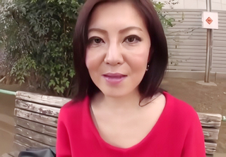 【人妻熟女】「興味があって…♡変態です♡」スレンダー巨乳おっぱい・垂れ乳のギャルっぽい美魔女おばさんがAVに出ちゃうｗｗ