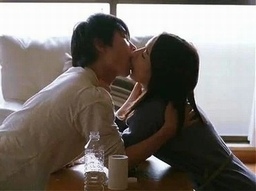 シェアハウスで暮らす映研サークルの男女5人。ずっと想いを寄せていたけど大学卒業で故郷へ…秘めて想いが解き放たれ♡