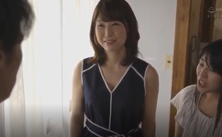 鋼の竿に無限の精子だとウワサの娘の彼氏が泊りに来た夜に企むイケナイ母。壇えみ