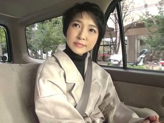 久々セックスをしたAV撮影が忘れられず再度AV出演するショートカット奥さん！清楚美人な40代美魔女美女人妻が激しく喘ぐ！