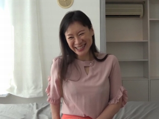 《五十路熟女》50歳になってもハリのある『90cmEカップの美乳なおばさん』きめ細かい美肌に崩れのない美しい容貌！