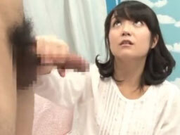 大きすぎるのがコンプレックスな童貞君を素人お姉さんが優しく介抱
