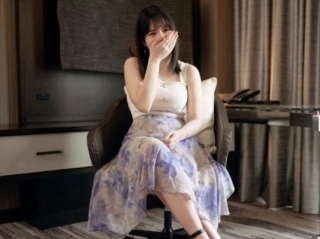 〖素人〗何度でも抱きたくなってしまう裸体 揺れまくる乳房が艶めかしい