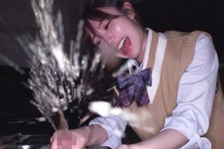 ギャル化したmiruに痴女責めされて手コキで男の潮吹き
