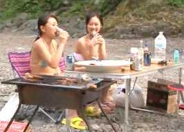 河原でキャンプ！みんながBBQを楽しんでいる間にテントでこっそりH