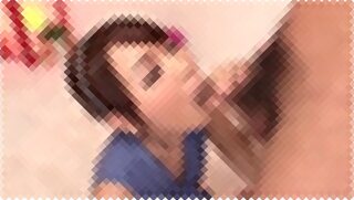 【フェラ】美脚スレンダーのモデル並みの美女が恥ずかしがりながらも一生懸命手コキフェラして射精に導く件