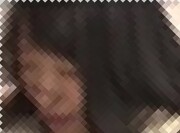 【熟女】ピタパン履いた欲求不満のむっちり人妻が四つん這いで激しい生バックにエロ顔で感じまくる！