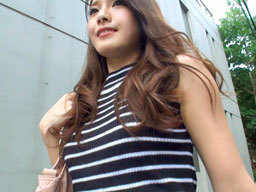 目隠しして口の中身を当てる企画！街で一際輝く美女たちが賞金ほしさにゲームに挑戦