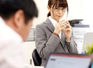 【OLパイパン】透き通るような無毛ワレメをチラつかせ豪快に突き上げられ孕ませられる美人