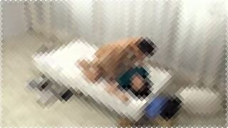 【熟女】色っぽい人妻がお金の誘惑に敗けて童貞クンにセックスをレクチャーして筆おろしw