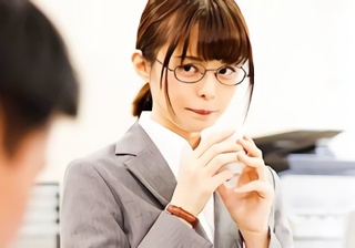 【月乃ルナ】最上もが激似で話題になった超絶カワイイ美少女OLが社内の男たちを喰いまくる！フェラ抜き、ザーメンごっくん＆パコパコ中出しセックス！！