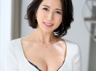 【人妻熟女】若い男性を舌を濃密にからませて濡れたお股におねだりしちゃう美熟女