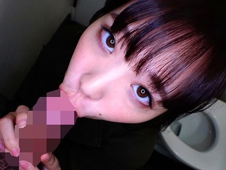 夫に隠し続けていたフル勃起チンポおしゃぶりフェラ手コキ欲を解放するドスケベ淫乱エロ痴女人妻！