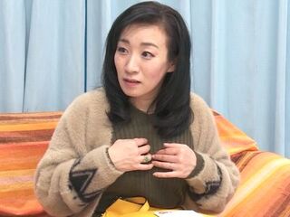 『見ても大したものじゃ…』40代美魔女美女人妻を巧みに脱がしハメるエロ企画！大量潮吹きする敏感奥様が痙攣イキ不倫セックス！