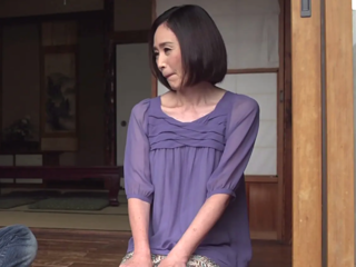 【母子相姦】夫の介護に疲弊する52歳美魔女な親を心配して実家に帰り…スレンダーな身体に欲情して我慢出来ず無理やり近親相姦