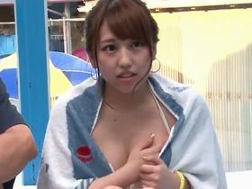 海でナンパされた水着娘がマジックミラー越しの彼氏を横目で見ながら生チンポで寝とられ中出しファック！！