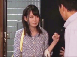 成り行きで担任の先生とコスプレHすることになっちゃった女子校生