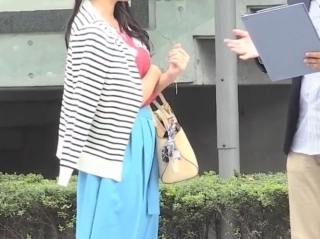 〖人妻ナンパ〗お金持ちオーラ全開のセレブ妻 本性は、首絞めプレイに悶絶するド変態でした
