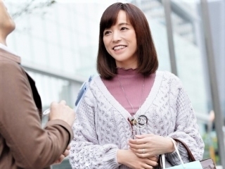 〖熟女ナンパ〗えっ本当に55歳ですか？上品なマダムなのに、アソコはびしょ濡れ