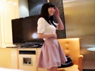 〚個撮〛ラブホ従業員からの流出 アイドルのセンター級黒髪美少女のハメ撮り動画