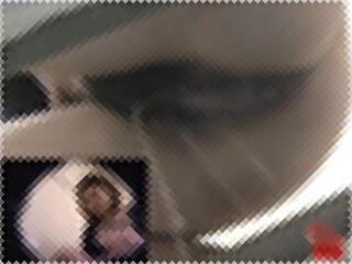 剛毛女性のおしっこ⇒うんこ動画。マン毛ボーボーで小便が股間全体から滴り落ちるｗｗ