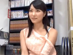 アイドル顔のお姉さんが素人男性の自宅に訪問！優しくリードして恋人気分でH