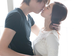 雪のようにな白肌と華奢な体つきの清楚な美少女のときめきエッチ