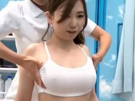 乳腺マッサージ体験と称してナンパした妊活中の人妻を淫らにさせて中出しセックス！