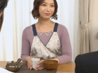 〖人妻 熟女〗娘が隣で寝ているのに、母親失格のＮＴＲ ぶっかけ顔射でフィニッシュ