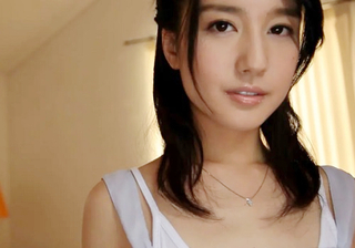 【清楚美人ｘお漏らし】「だめだめっ♡いっくぅ♡」スレンダー巨乳おっぱいの純日本風の顔立ちのお姉さんがイキ潮吹いちゃう！