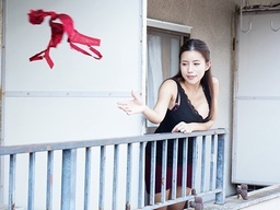 美人妻の意図的な犯行！隣人ベランダに自らの下着を投げ入れて…夫の不在時に何度も何度も不貞行為を繰り返すビッチ妻♡