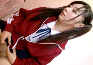 【制服美少女】「今日も…♡」オカされた公衆トイレSEXにハマってしまうスレンダーロリがクリ責めされ、肉棒に奉仕する！