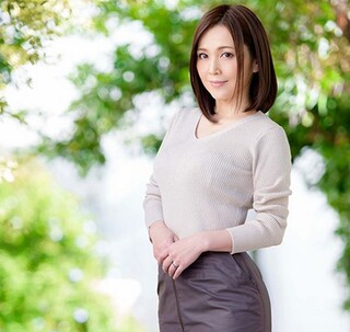 【高瀬智香】脱いだら凄い超美尻だった… 元ローカル局の女子アナ人妻が、我を忘れ、初浮気セックスに溺れて、初撮りデビュー…