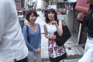 〈温泉熟女〉温泉では人妻熟女とのアバンチュールは足湯ではじまる！昼食は個室で！欲望ムラムラじゃあ！ww