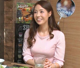 ☆人妻ナンパ☆ ４３歳という年齢ながら名前も知らないイケメン年下男子とのセックスの相性の良さに激しく興奮した美人奥さまの淫らな姿を隠し撮り！浮気はダメだと分かっていながらも勃起力ハンパないガマン汁でまくりの極太チンポを見せつけられてソノ気になったドスケベ人妻の淫らな姿を見逃すな！