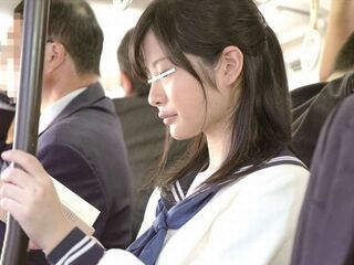 ＜バス痴漢＞突然の車内セクハラで羞恥するエロ制服JK！大量潮吹きのロリ巨乳を拉致って固定バイブで調教し肉便器レイプ＜強姦＞