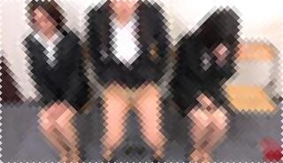 就活女子4人が面接会場で突然のプギュルルル脱糞。大量お漏らしでうんこまみれｗ