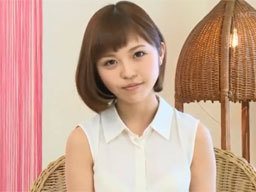 透明感溢れる読者モデル系の美少女！緊張や羞恥心を笑顔で隠す初々しいSEX